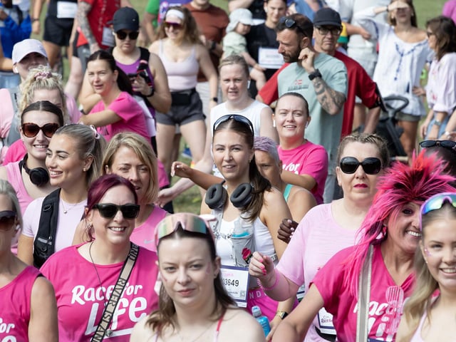 Hundreds of participants ran, jogged and walked around Abington Park on Sunday to raise money for Cancer Research UK.