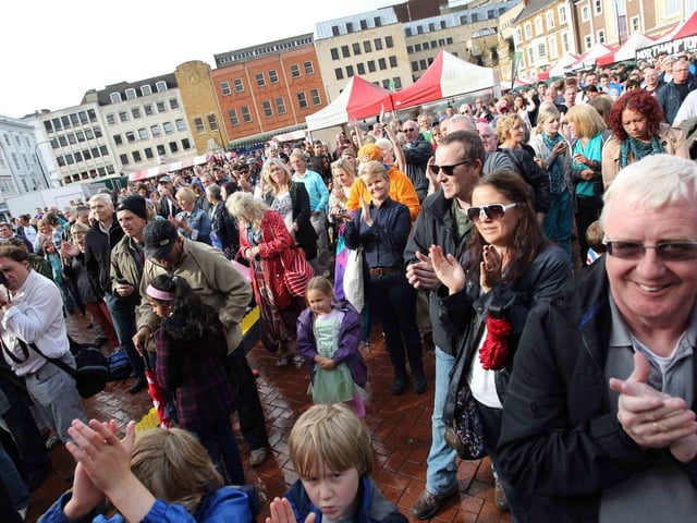 Crowds watching Dr. Feelgood at Northampton Music Festival in Market Square.