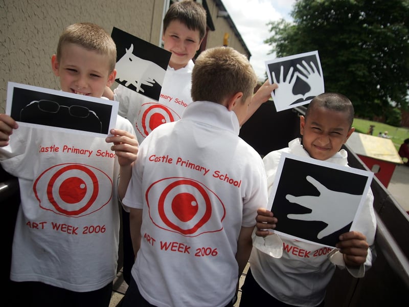 2006 - Castle Primary School holding arts week