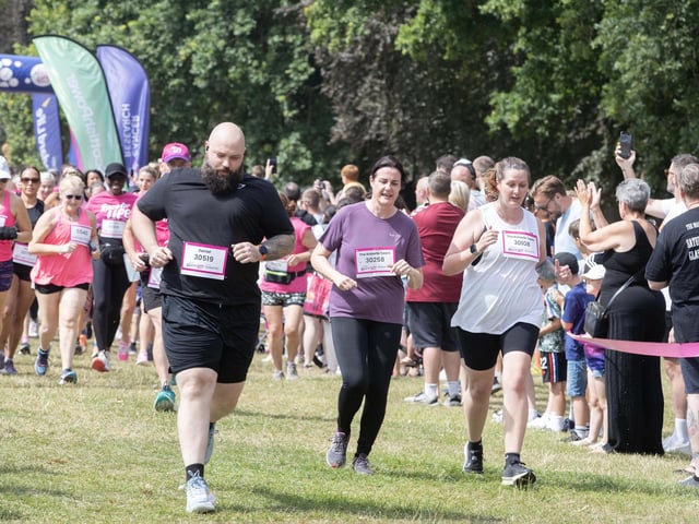Hundreds of participants ran, jogged and walked around Abington Park on Sunday to raise money for Cancer Research UK.