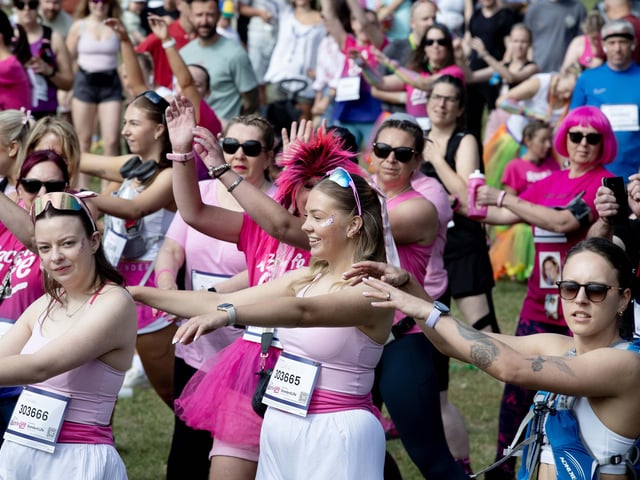 Hundreds of participants ran, jogged and walked around Abington Park on Sunday to raise money for Cancer Research UK.