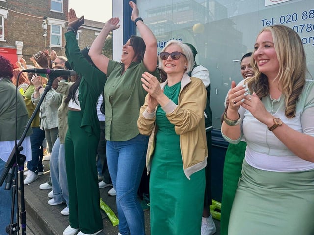 Northants Sings Out perform for runners at the Barnardo's cheer station at the London Marathon
