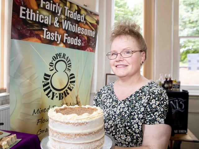 Finalist Mindy Robinson from SophistiCake Creations and her Pecan & Caramel Cake.