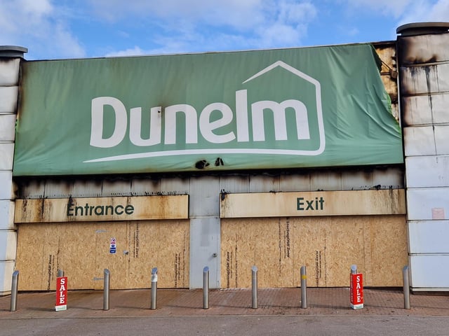 Firefighters left Nene Valley Retail Park yesterday morning (Thursday, June 5), after five days tackling a huge blaze whioch started at 3pm on Saturday (May 31). Businesses on Dunelm’s row, including Pets at Home, NCF Furniture, Dreams, B&M, and Tapi, all remain closed and fenced off indefinitely.