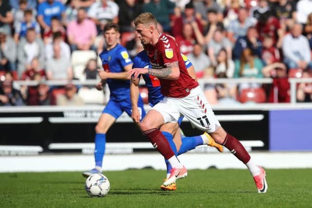 Has taken a back seat in the last few games, with other players stepping up and shouldering the creative burden. That was again the case here as Appere and Hoskins stole the limelight, not that he played badly by any means. Had a hand in the opener and pressed well... 7