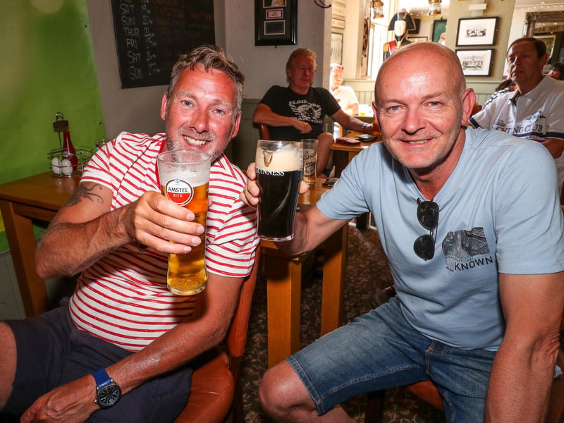 Chris Diamond and Terry Rooney at The Jolly Sailor in Southsea
(220421-7042)