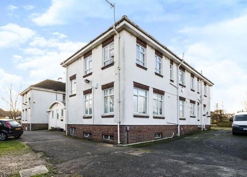 Added on January 25, 2023
A ground floor one bedroom flat situated within the Kingsthorpe area of Northampton. Accommodation comprises entrance area, lounge/diner, fitted kitchen, bedroom and bathroom. Outside there is a communal garden and communal parking.