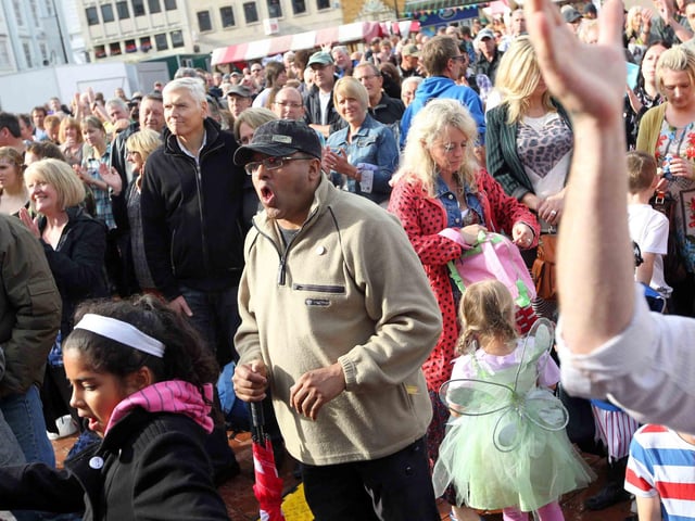 Crowds watching Dr. Feelgood at Northampton Music Festival in Market Square.