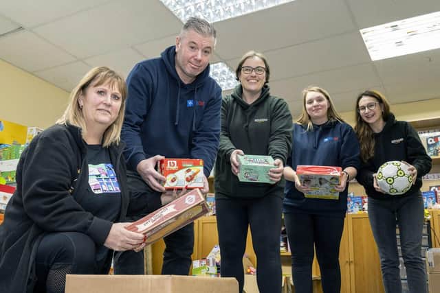 Amazon Daventry team volunteers with KidsOut