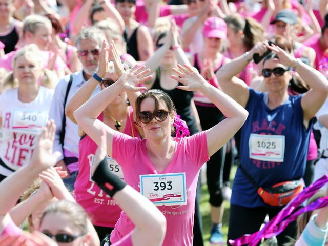 2015 - Start of the 10k Race for Life at Abington Park, Northampton.