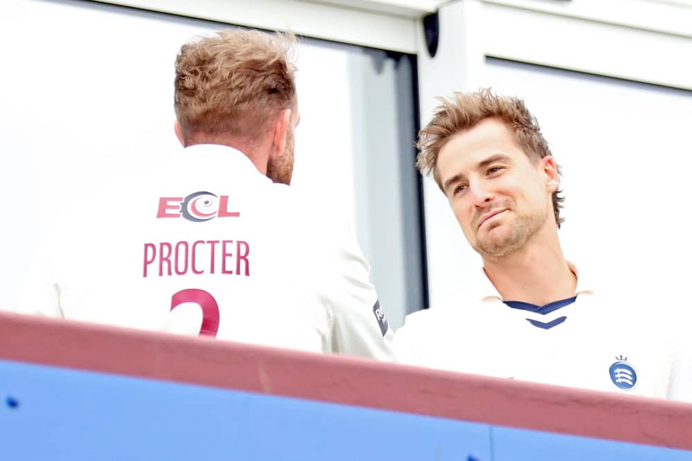 Luke Procter and Luis du Plooy shake hands on the draw at the County Ground (Picture: Peter Short)