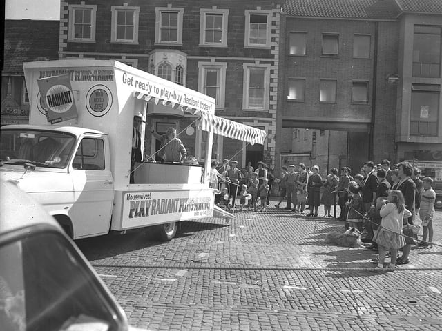 Radiant Fling a Ring on The Market 1966