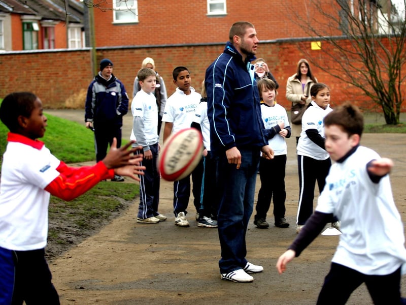 2006 - Ben Cohen presenting Castle Primary School with commemorative shirt. Castle Primary has become the 1,000th school to be awarded Barclaycard's Sport kit.
