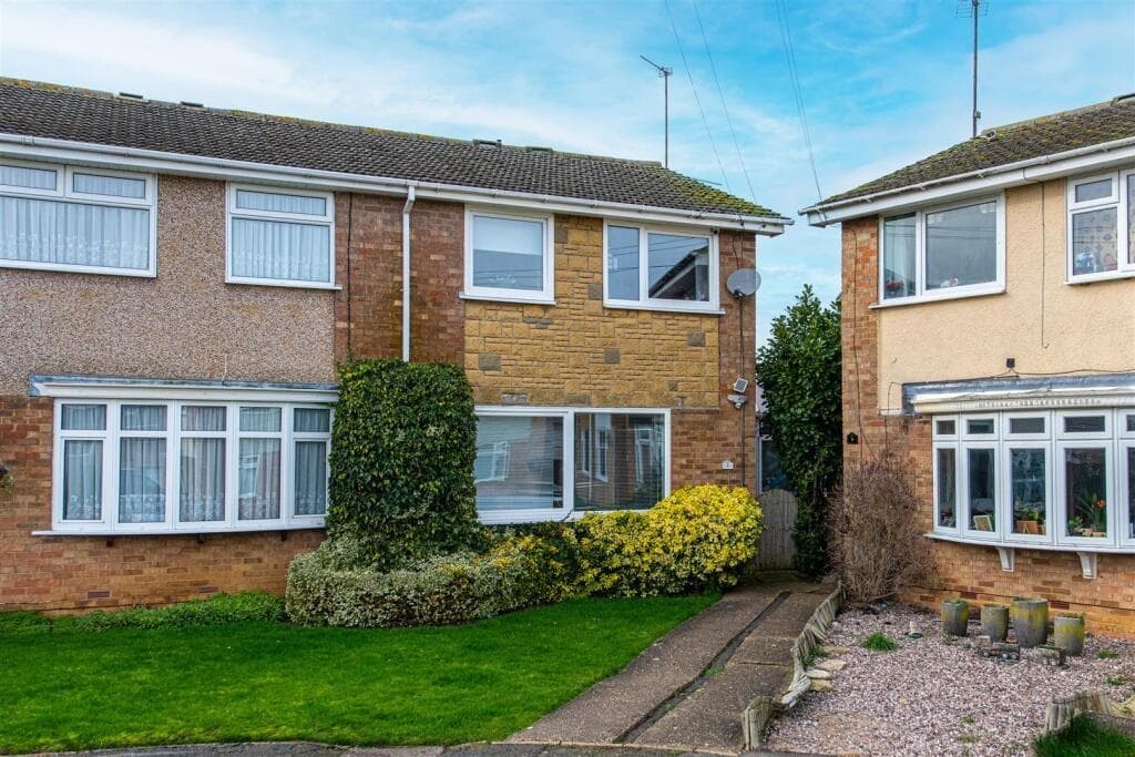 Look inside Northamptonshire home complete with indoor swimming pool on ...