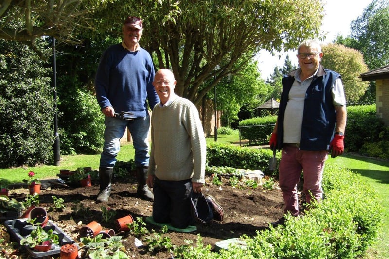 Getting to grips with the planting LtoR: David Harrop, Donald Loe, Peter Swallow.