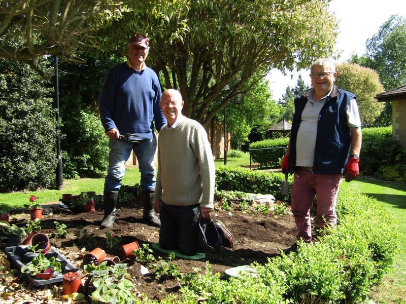 Getting to grips with the planting LtoR: David Harrop, Donald Loe, Peter Swallow.