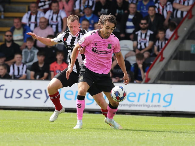 Seems sluggish and off the pace, particularly compared to the impressive way he finished last season. Ineffective for 45 minutes and was subsequently withdrawn at the break as Brady changed shape... 5