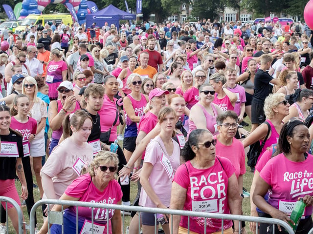 Hundreds of participants ran, jogged and walked around Abington Park on Sunday to raise money for Cancer Research UK.