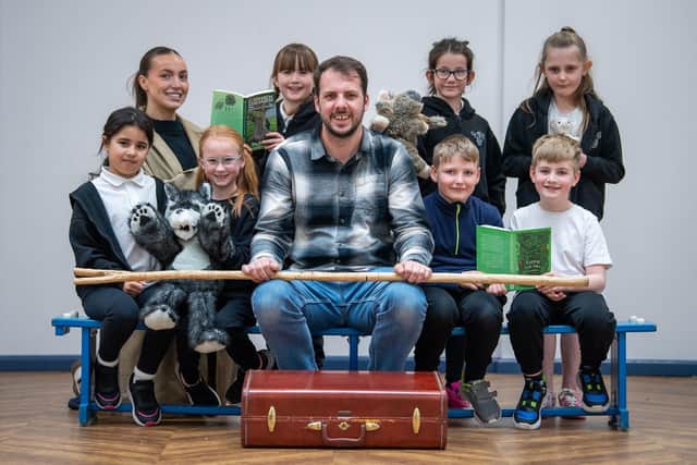 Tom The Tale Teller and Ellie Duval with the students
