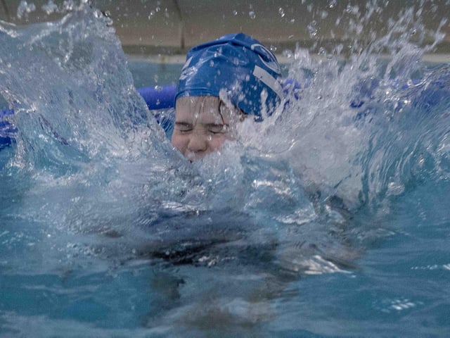 The event was held on Saturday February 25 at The Duston School. It aimed to get participants who cannot swim started, and assess and improve the ability of those who already can swim.