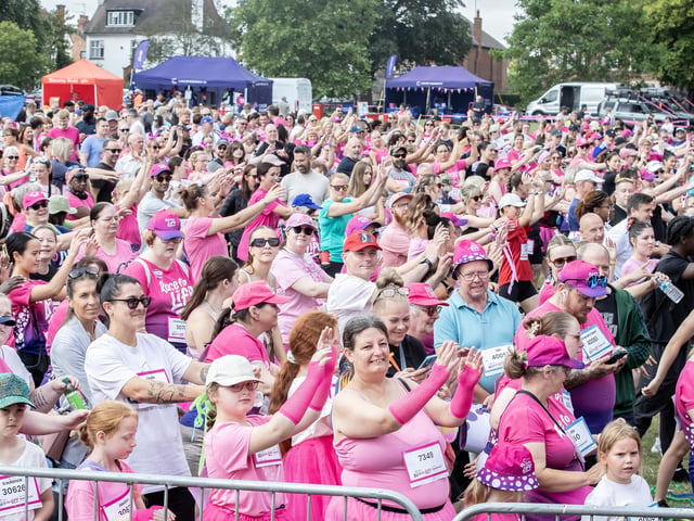 Hundreds of participants ran, jogged and walked around Abington Park on Sunday to raise money for Cancer Research UK.