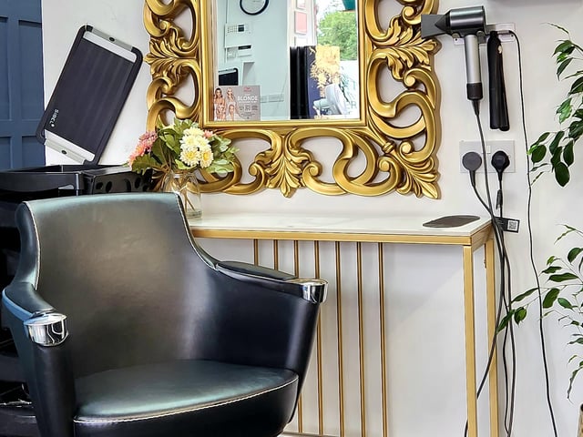 To give back to their loyal and regular clients, the salon hosted a celebration event with drinks, nibbles, a DJ and photobooth.