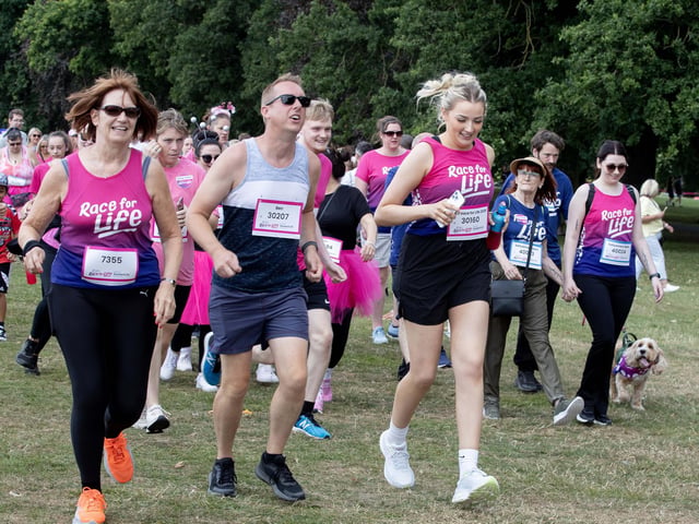 Hundreds of participants ran, jogged and walked around Abington Park on Sunday to raise money for Cancer Research UK.