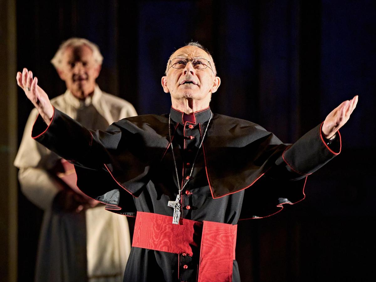 mave buket fra nu af Review: The Two Popes is a mesmerising masterpiece with a human touch on  Northampton stage | Northampton Chronicle and Echo