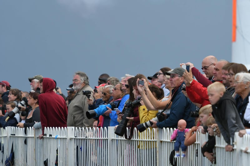 Lots of faces in this airshow scene from two years ago.