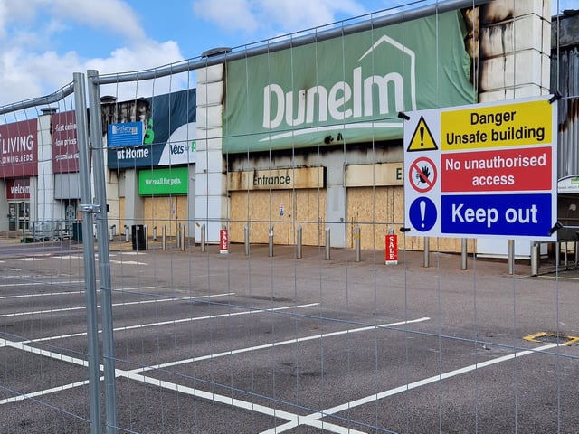 Firefighters left Nene Valley Retail Park yesterday morning (Thursday, June 5), after five days tackling a huge blaze whioch started at 3pm on Saturday (May 31). Businesses on Dunelm’s row, including Pets at Home, NCF Furniture, Dreams, B&M, and Tapi, all remain closed and fenced off indefinitely.