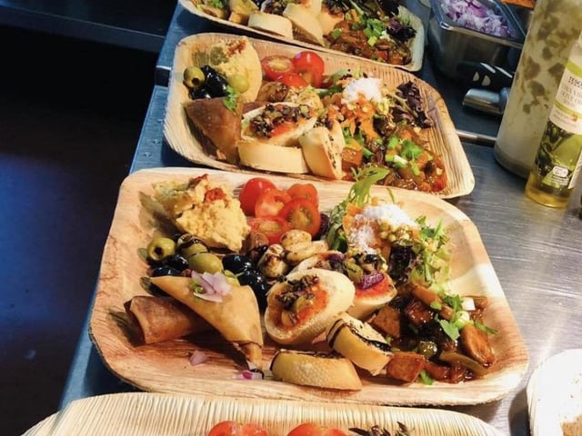 4.7 stars based on 374 Google Reviews. Karmana is a vegan restaurant and juice bar, having served a variety of globally-inspired, healthy and plant-based dishes since 2014. Location: 79 Broadmead Avenue, NN3 2RA. Website: https://karmana.co.uk/