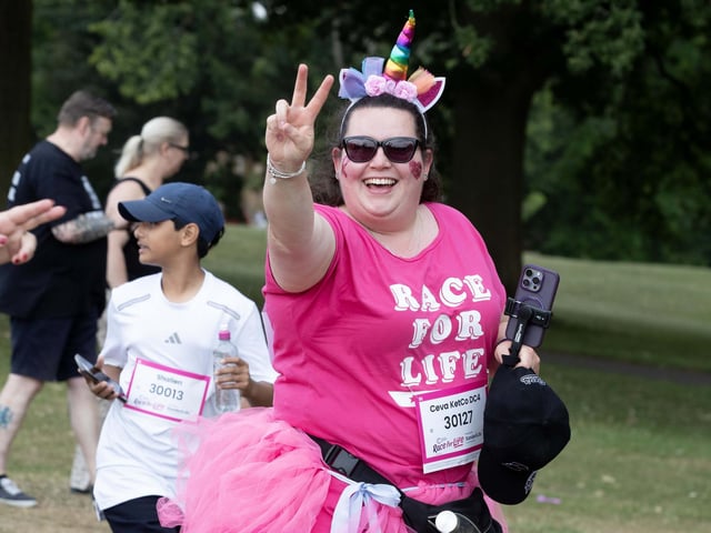Hundreds of participants ran, jogged and walked around Abington Park on Sunday to raise money for Cancer Research UK.