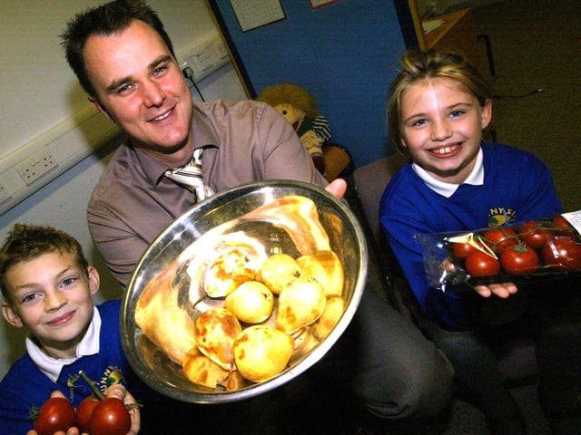 Head Teacher at Sunnyside Primary School David Rosevear with some students / pupils in class