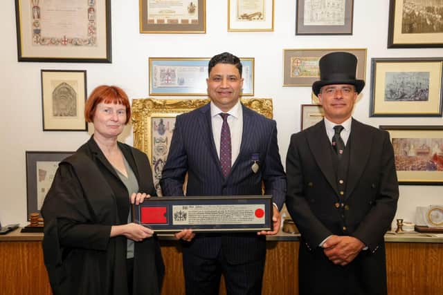 Naz Islam receiving the Freedom of the City of London award