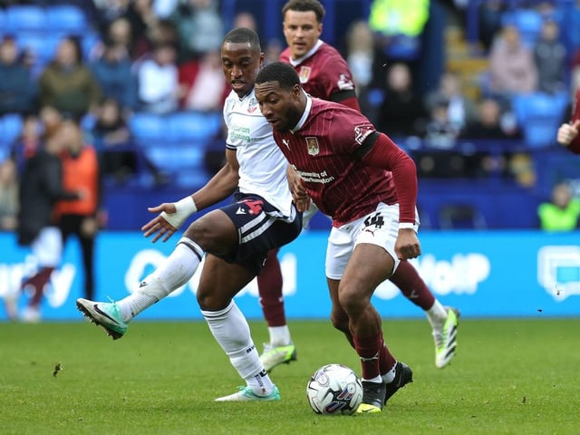 Stayed high and wide and was a useful outlet on the left in an improved second half... 6.5