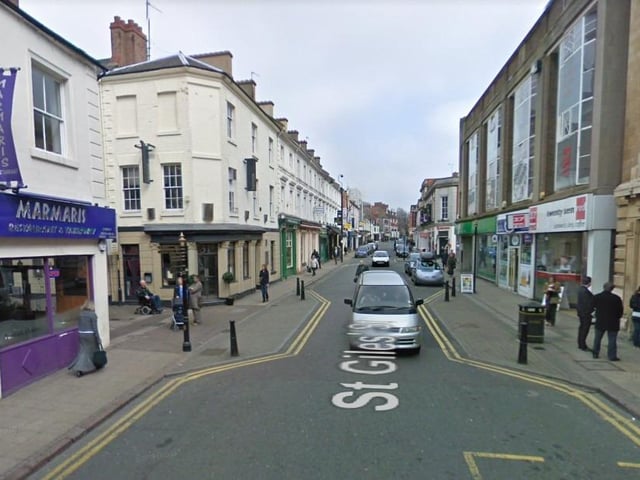 St Giles Street and the Fish Street junction (left). Turkish restaurant Marmaris (left) is still going strong to this day. Baroque nightclub (top left) closed down during the Covid pandemic and has since reopened as Velvet cocktail bar. Twenty-Seven Red sandwich shop (right) is now a Turkish Barbers.