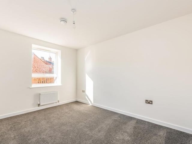 Immaculately presented two bedroom apartment in sought after area of Kingsthorpe. The property comprises entrance hall, two bedrooms, open plan lounge/kitchen/diner and bathroom. Allocated parking space for one car. This property is offered through Modern Method of Auction.