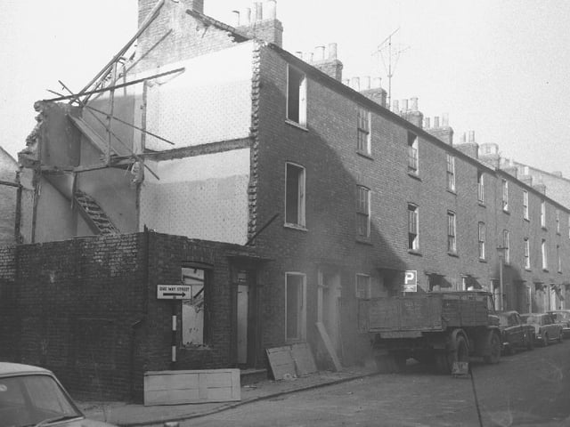 Demolition in Greyfiriars Street, November 17, 1967