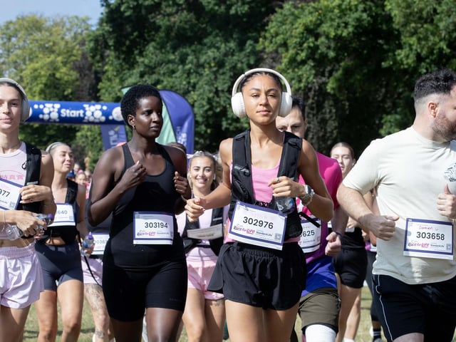 Hundreds of participants ran, jogged and walked around Abington Park on Sunday to raise money for Cancer Research UK.