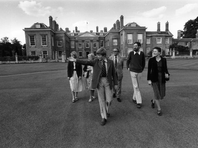9th September 1977: Viscount Althorp guides public parties around the stately pile in Northamptonshire. (Photo by Ian Tyas/Keystone Features/Getty Images)