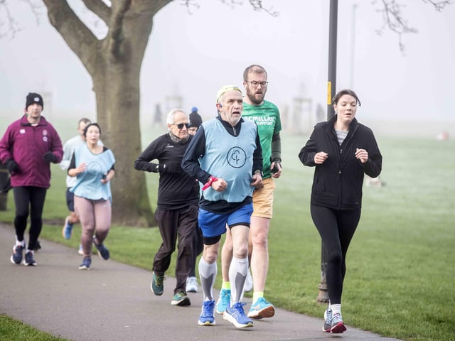 More than 400 runners took to The Racecourse on Saturday (February 24) in memory of mother-of-five Lyndsey Kirchin