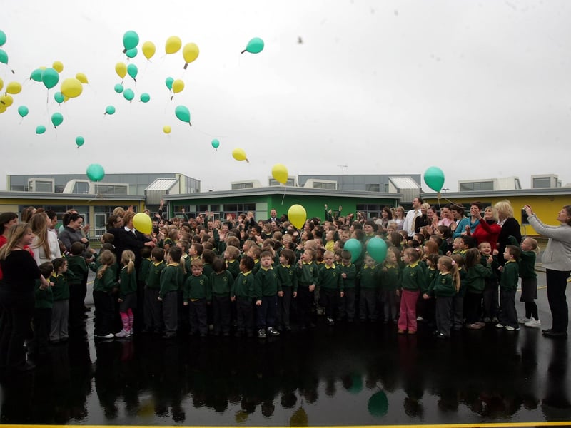 Green Oaks Primary School, Kingsthorpe celebrate the opening of their new school with balloon release.
