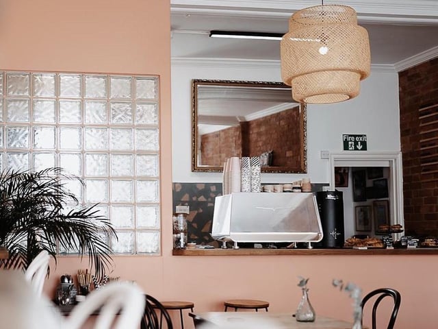 Located in St Giles’ Street, Saints Coffee is a coffee shop and bar at the heart of the town centre. The venue has a versatile offering, spanning across coffee, cocktails, fresh breakfasts and sandwiches. The specialty coffee shop is also a pop-up collaborator and events venue, which loves to work with other independents.