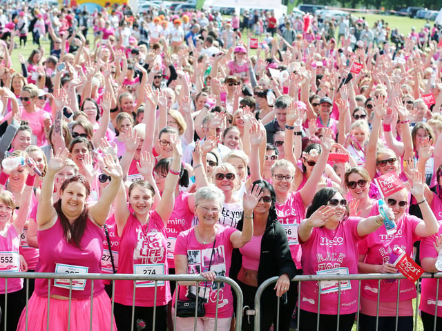 2015 - Start of the 10k Race for Life at Abington Park, Northampton.