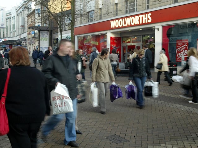 Sale shoppers in Abington Street.