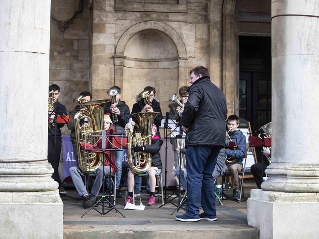 In the penultimate weekend before Christmas, many came along to enjoy what was on offer.
