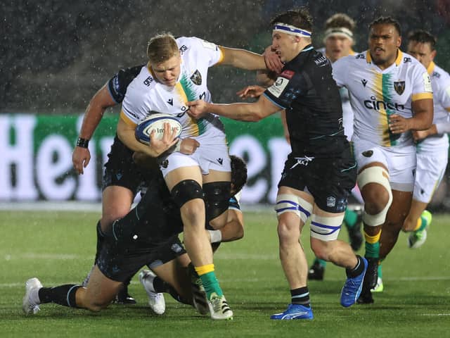 Tom Pearson on the charge at Scotstoun Stadium (photo by Ian MacNicol/Getty Images)
