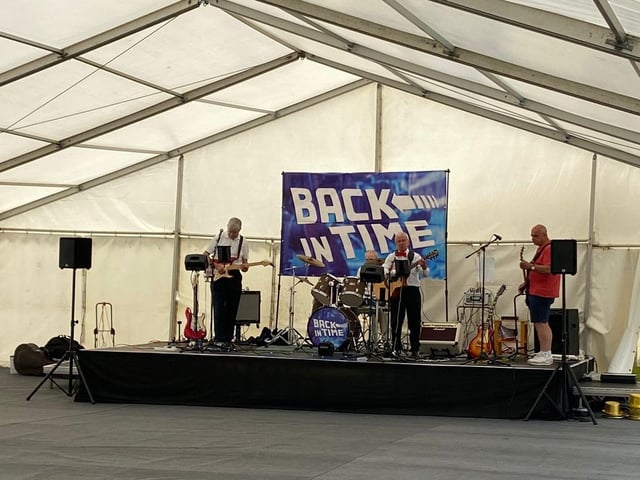 West Hunsbury Parish Council held a free funday in Ladybridge Park. There were stalls, bands, children's entertainment and more. Residents flocked to the park to enjoy the fun.