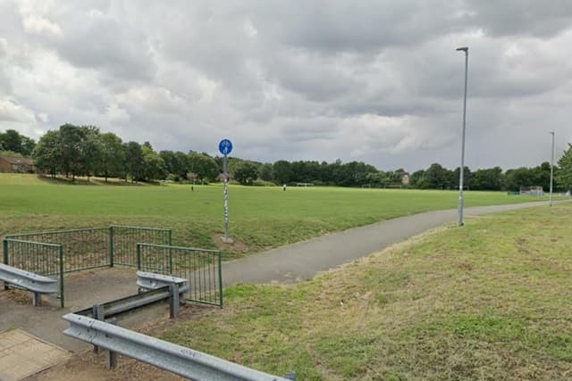 Die Polizei rückt aus, nachdem Müllsammler ein großes Küchenmesser in der ...