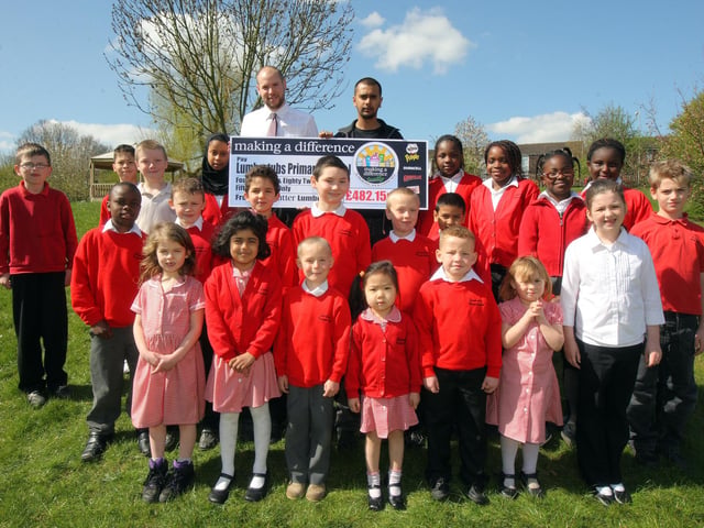 Lumbertubs Primary School, Tonmead Road, Northampton. Local shop Costcutter presenting a cheque for over £400.
Costcutter (Dipan patel) presenting check to pupils and teacher David Hibbert.